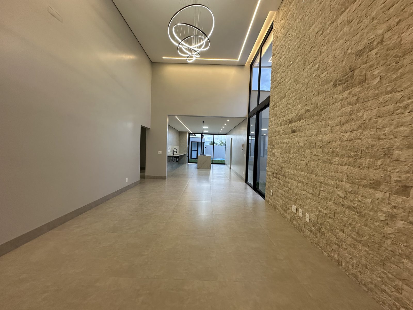 Sala com pé-direito alto